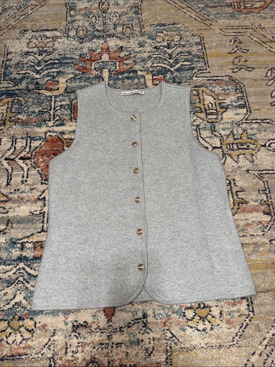 Abercrombie & Fitch Tops - Abercrombie & Fitch Sleeveless Button-Front Knit Top in Light Gray